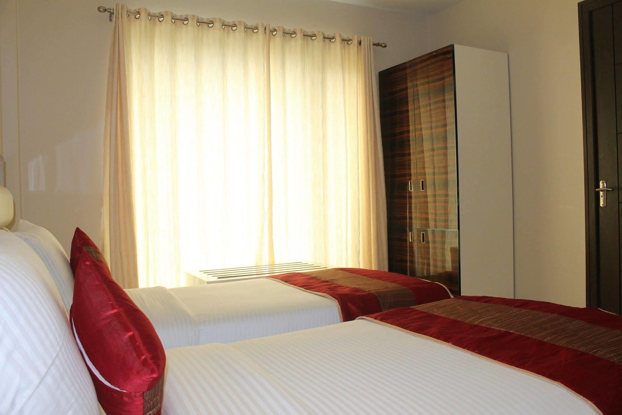 Hotel Gulnar Nova Deli Quarto foto