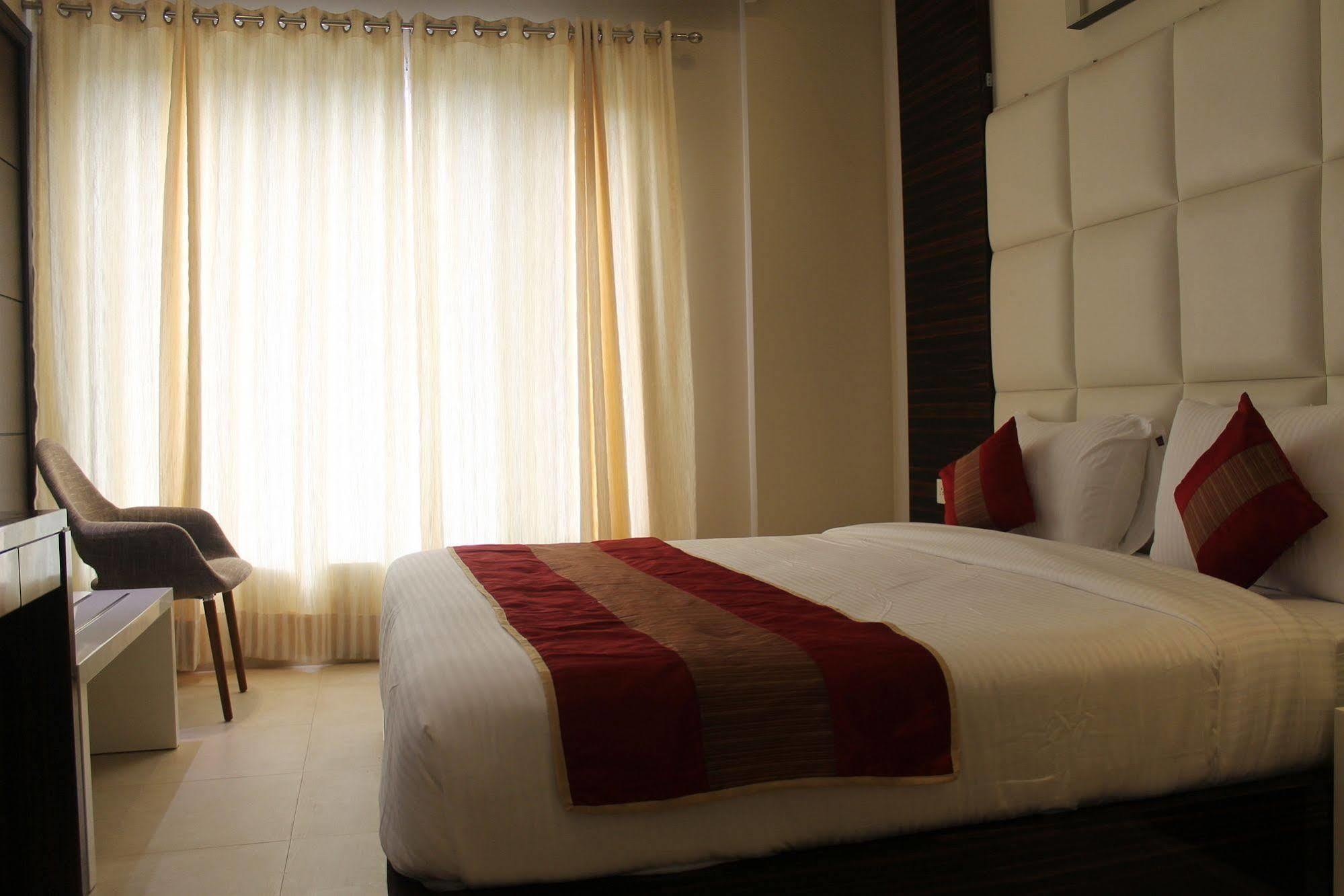 Hotel Gulnar Nova Deli Quarto foto